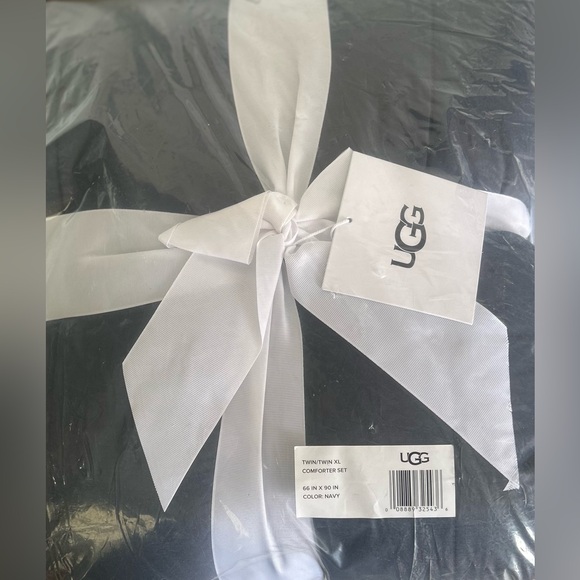 NWT UGG Twin / Twin XL Comforter Set Navy Blue 2 Piece Sham Quilted Bedding